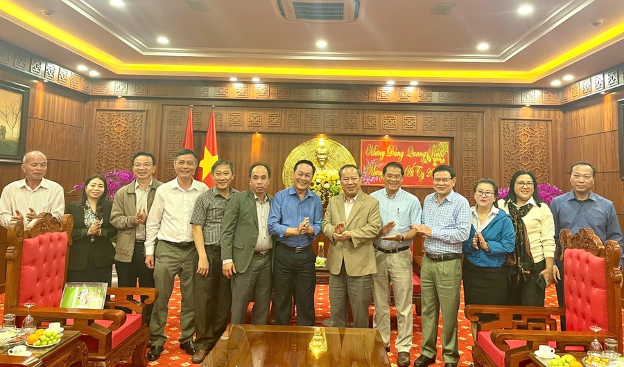 Phó Bí thư Thường trực Tỉnh ủy Châu Ngọc Tuấn tiếp lãnh đạo Tập đoàn Công nghiệp Cao su Việt Nam